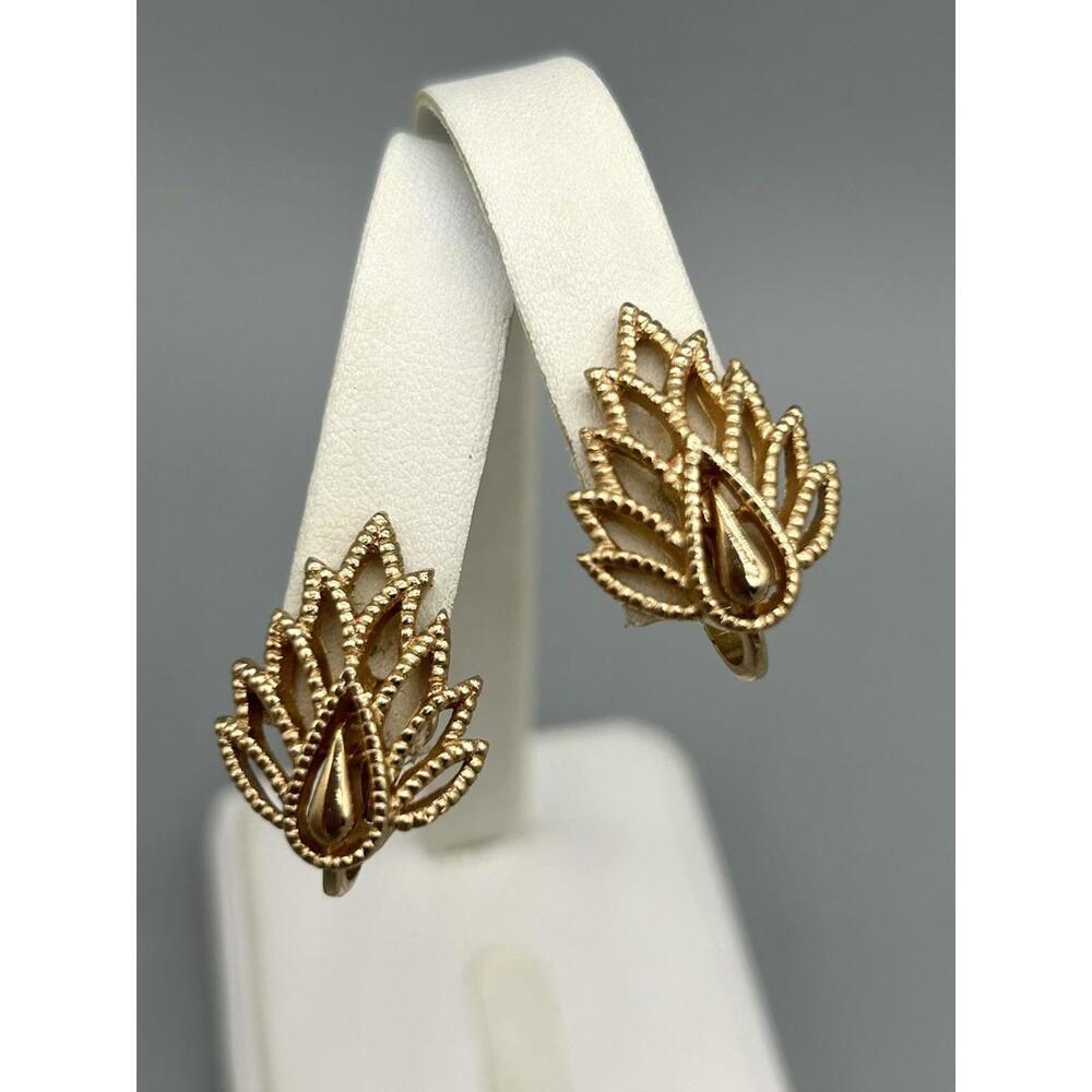 Trifari Crown Gold Tone Filigree Leaf Leaves Clip On Earrings